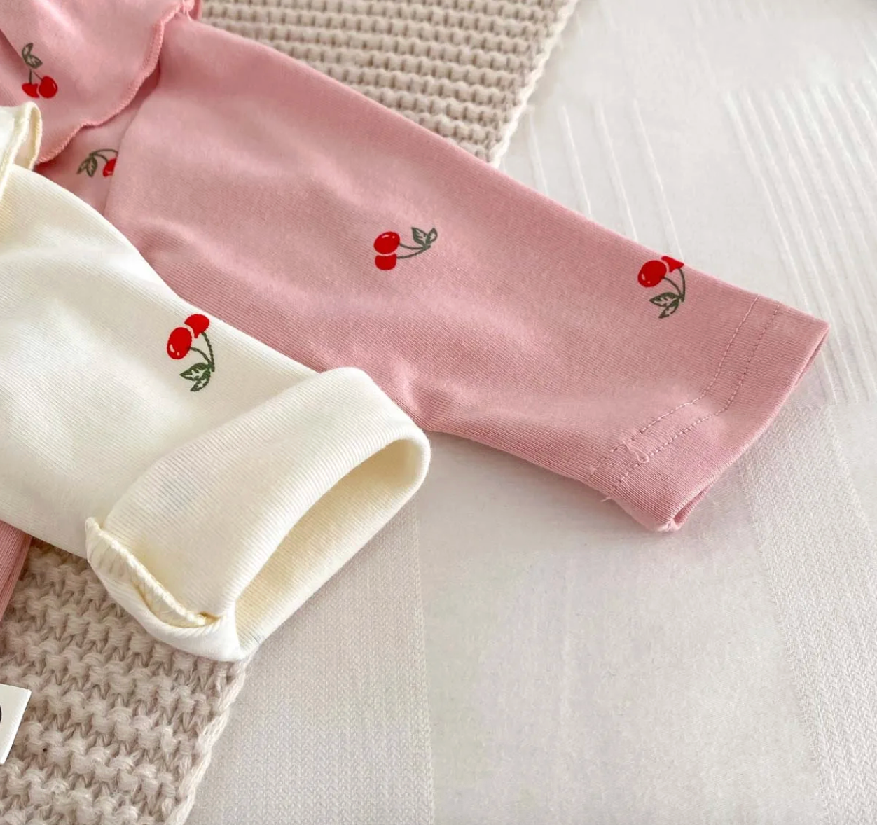 🌸 さくらんぼフリルロンパース