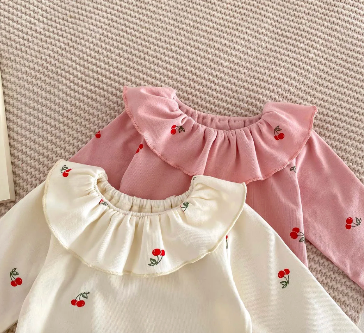 🌸 さくらんぼフリルロンパース
